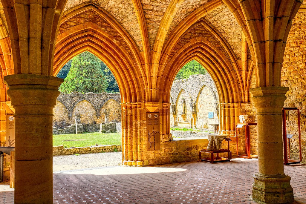 HDR Abbaye notre dame d'orval orval abdij religie reliogion belgie belgique kerk eglise abdijtuin abdijbier klooster ardennen kerkfotografie trappistenbier rooms katholiek